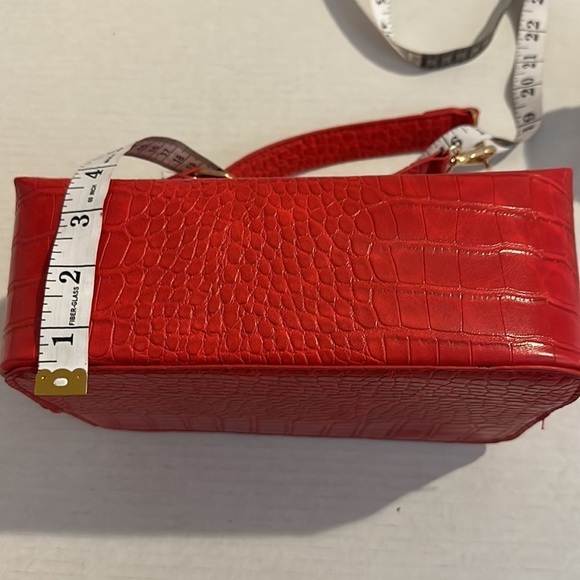 RED lunch box design handbag NEW - Picture 10 of 11